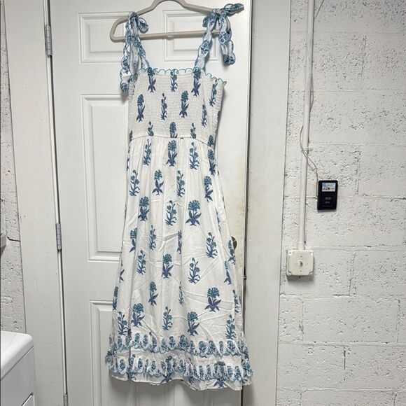 Floral White and Blue Sundress - Size Medium - PINK CITY PRINTS Tie Tank Sleeve - Picture 1 of 4